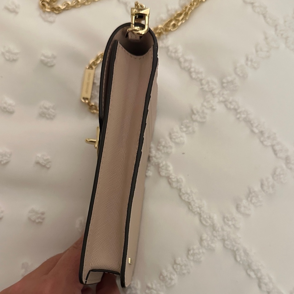 Elegant Beige and Cream Crossbody Bag - Picture 4 of 7